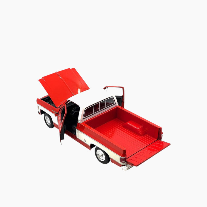 Maisto 1:18 Special Edition 1974 Chevrolet C10 Cheyenne Super
