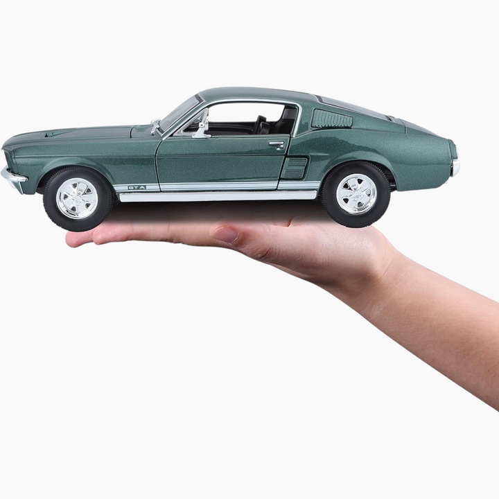 مايستو بوراجو فورد موستانج فاستباك (1967) إصدار خاص 1:18 (B)