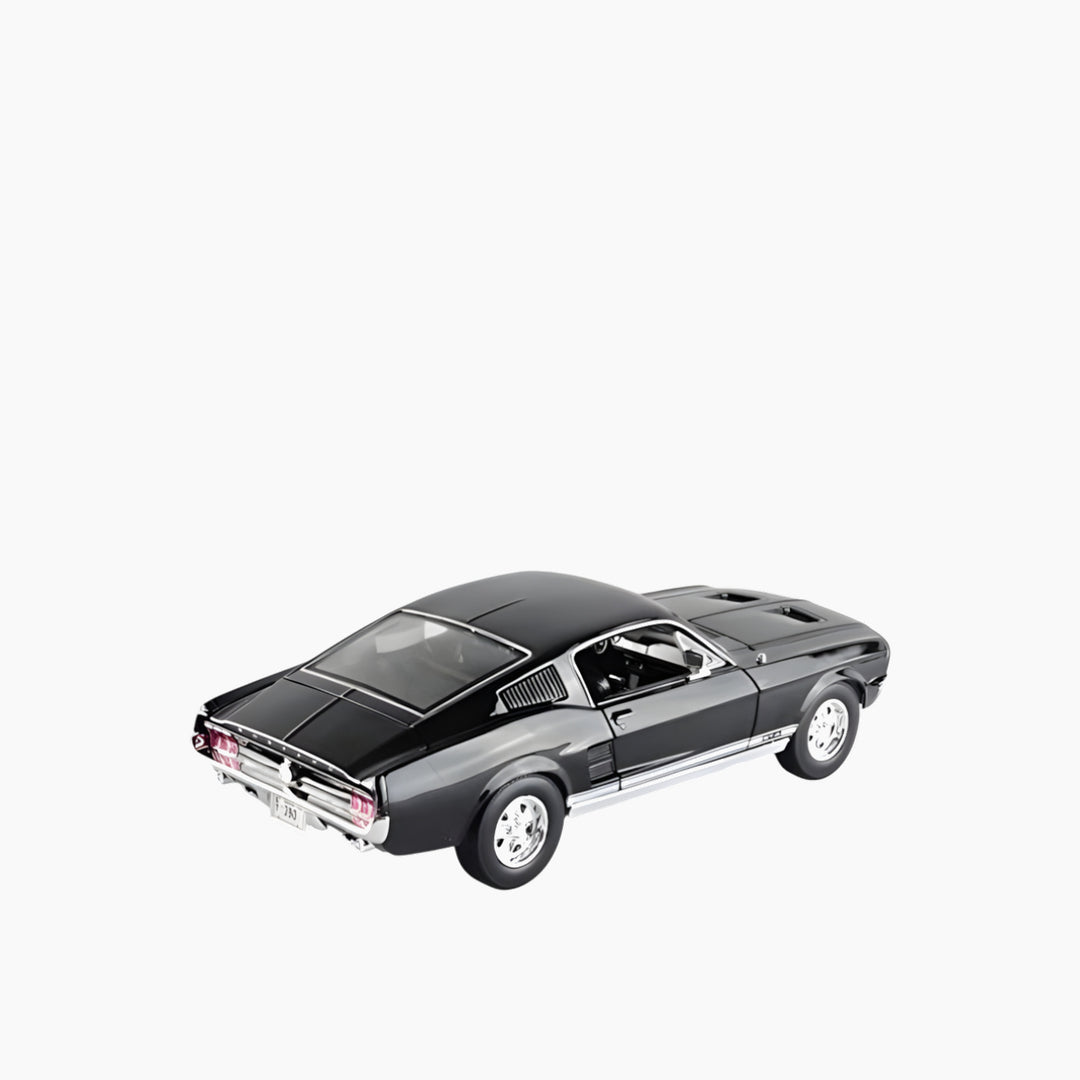 مايستو بوراجو فورد موستانج فاستباك (1967) إصدار خاص 1:18 (B)