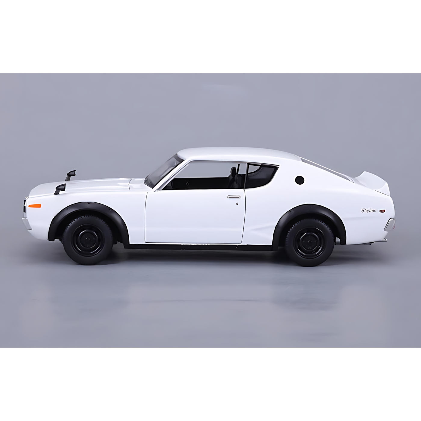مايستو بوراجو 1:24 إصدار خاص (B) - نيسان سكايلاين 2000GT-R (KPGC110) 1973 أبيض مايستو بوراجو 1:24 إصدار خاص (B) - نيسان سكايلاين 2000GT-R (KPGC110) 1973 أبيض