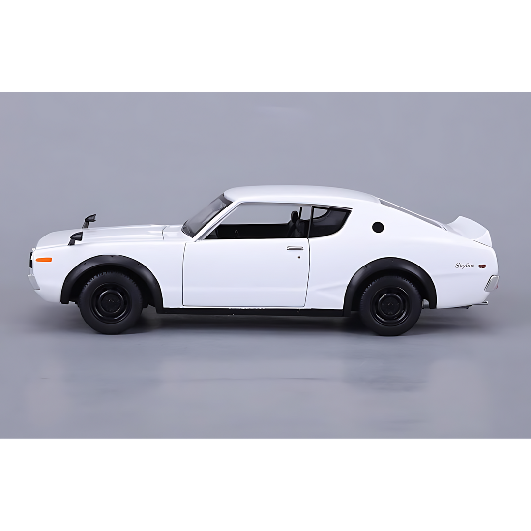 مايستو بوراجو 1:24 إصدار خاص (B) - نيسان سكايلاين 2000GT-R (KPGC110) 1973 أبيض