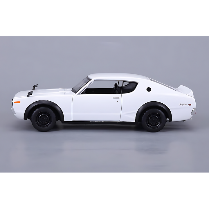 مايستو بوراجو 1:24 إصدار خاص (B) - نيسان سكايلاين 2000GT-R (KPGC110) 1973 أبيض