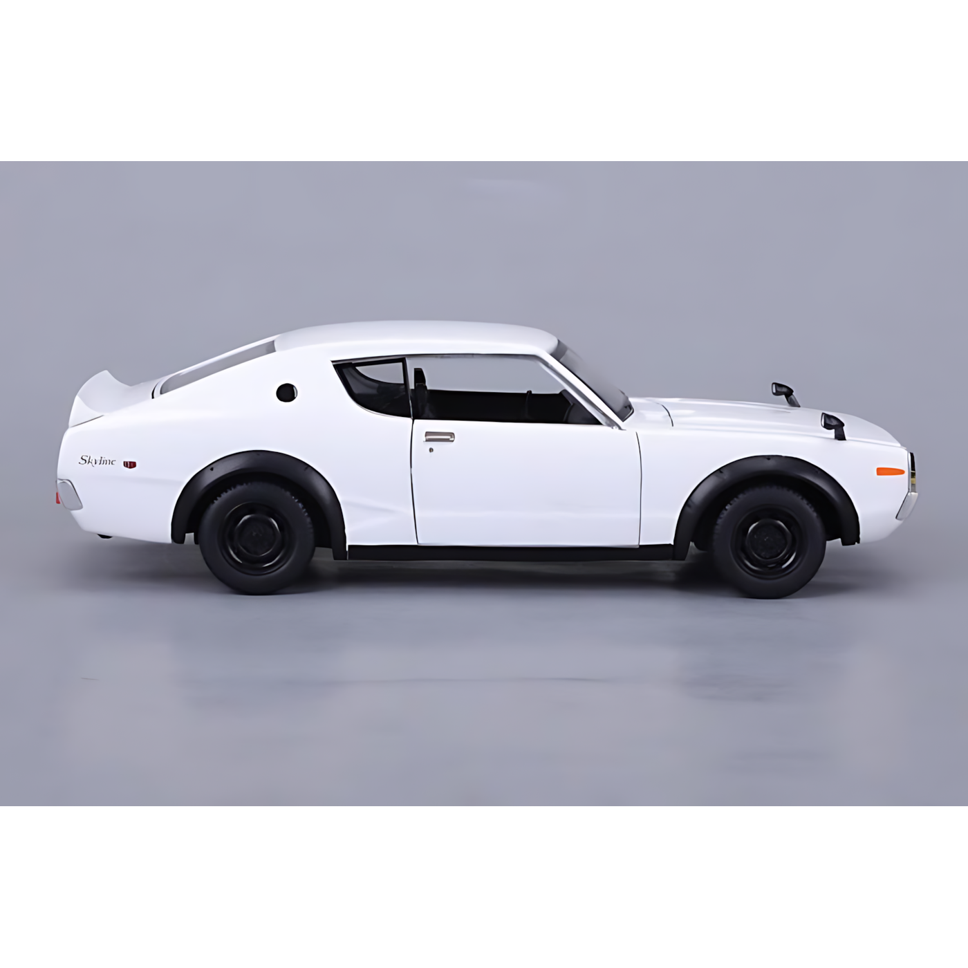 مايستو بوراجو 1:24 إصدار خاص (B) - نيسان سكايلاين 2000GT-R (KPGC110) 1973 أبيض مايستو بوراجو 1:24 إصدار خاص (B) - نيسان سكايلاين 2000GT-R (KPGC110) 1973 أبيض