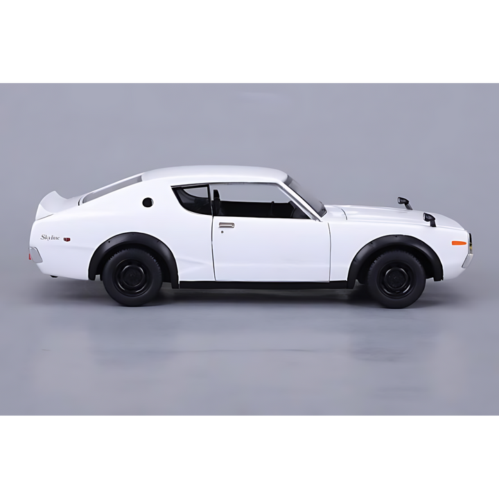مايستو بوراجو 1:24 إصدار خاص (B) - نيسان سكايلاين 2000GT-R (KPGC110) 1973 أبيض