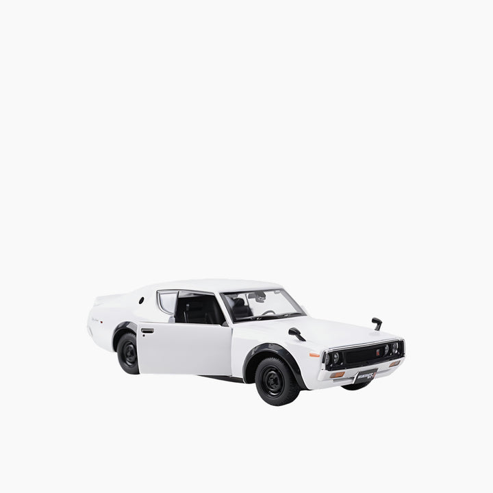 مايستو بوراجو 1:24 إصدار خاص (B) - نيسان سكايلاين 2000GT-R (KPGC110) 1973 أبيض