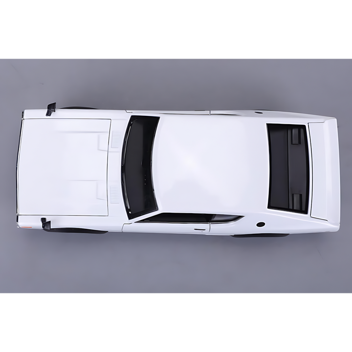 مايستو بوراجو 1:24 إصدار خاص (B) - نيسان سكايلاين 2000GT-R (KPGC110) 1973 أبيض