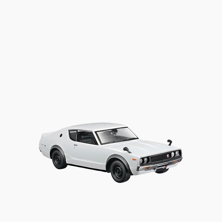 مايستو بوراجو 1:24 إصدار خاص (B) - نيسان سكايلاين 2000GT-R (KPGC110) 1973 أبيض