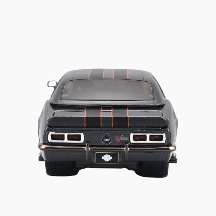 Maisto 1:24 Harley-Davidson Custom 1968 Chevrolet Camaro