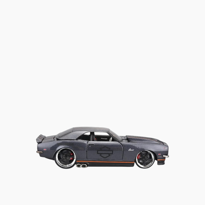 Maisto 1:24 Harley-Davidson Custom 1968 Chevrolet Camaro