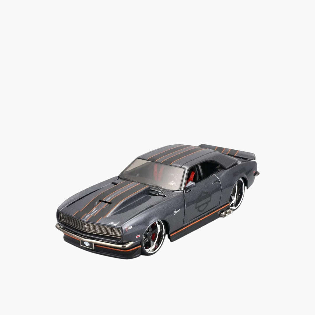 Maisto 1:24 Harley-Davidson Custom 1968 Chevrolet Camaro