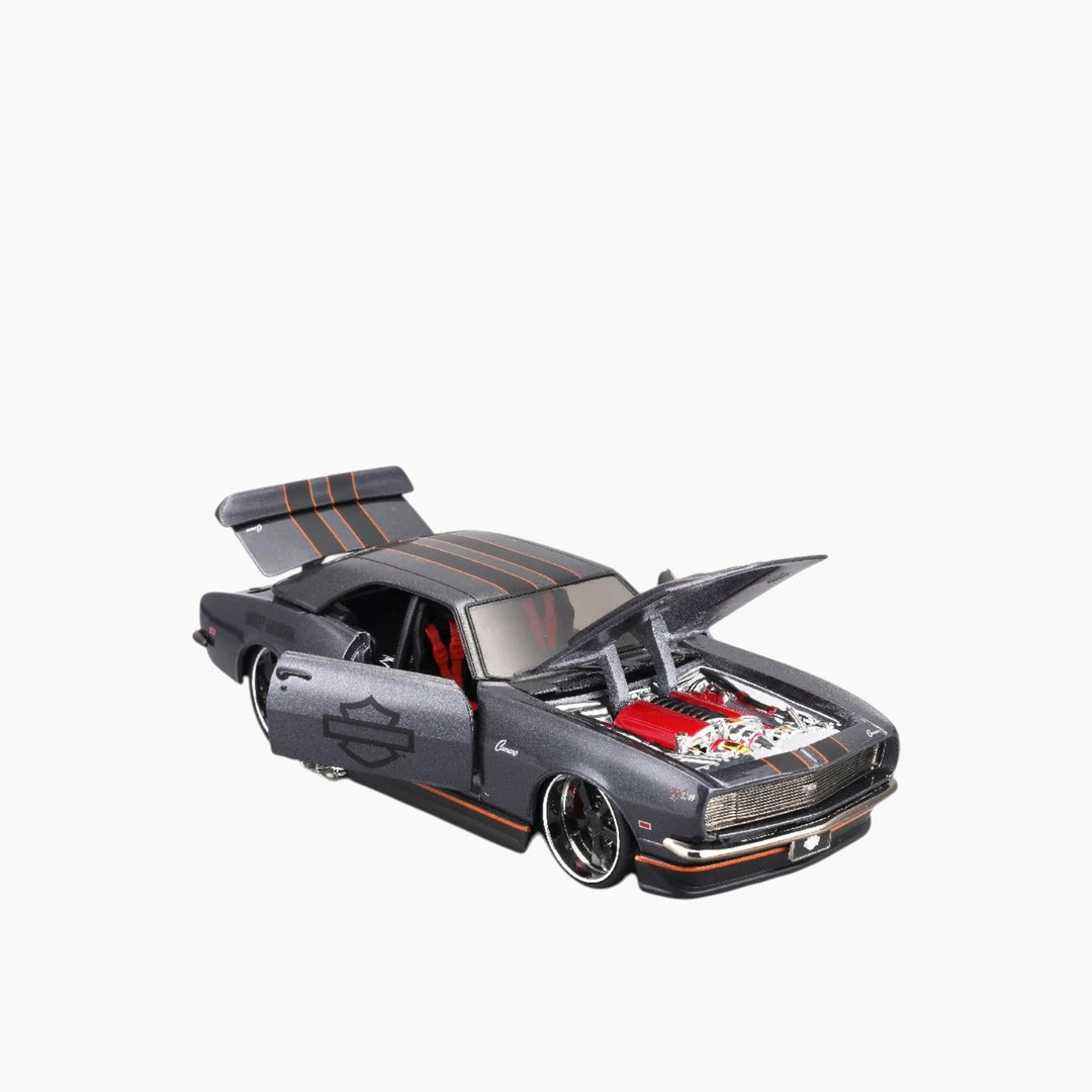 Maisto 1:24 Harley-Davidson Custom 1968 Chevrolet Camaro