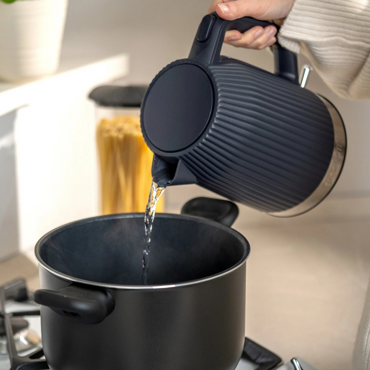 Guzzini Sous Chef Electric Kettle, 1.7 L