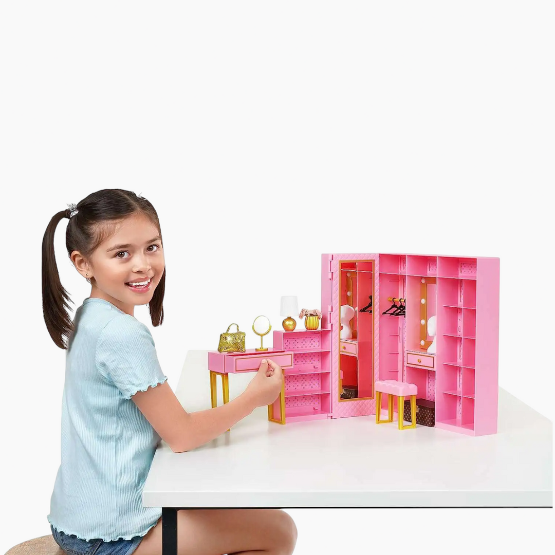 Zuru Mini Brands Mini Fashion Dream Wardrobe with light-up mirror and exclusive metallic bag