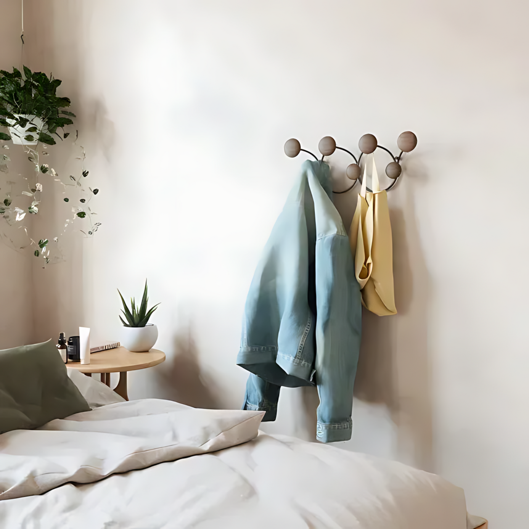 خطاف حائط "Dotsy" من Umbra - خشبي - أسود وwalnut
