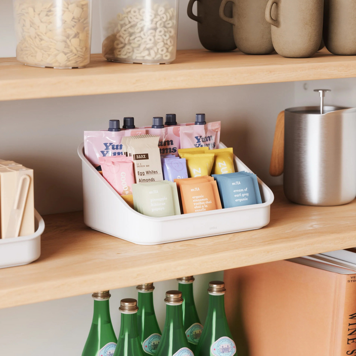Umbra Bellwood packet organizer in white and natural