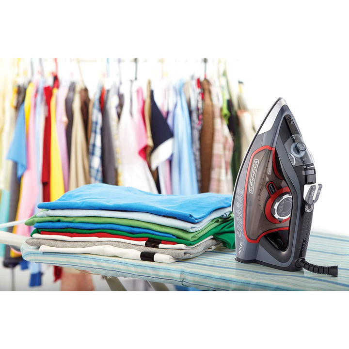 Black + Decker 2200W Steam Iron - Ceramic Soleplate