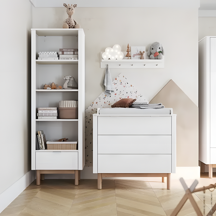 Pinio Miloo white chest of drawers with changing table top