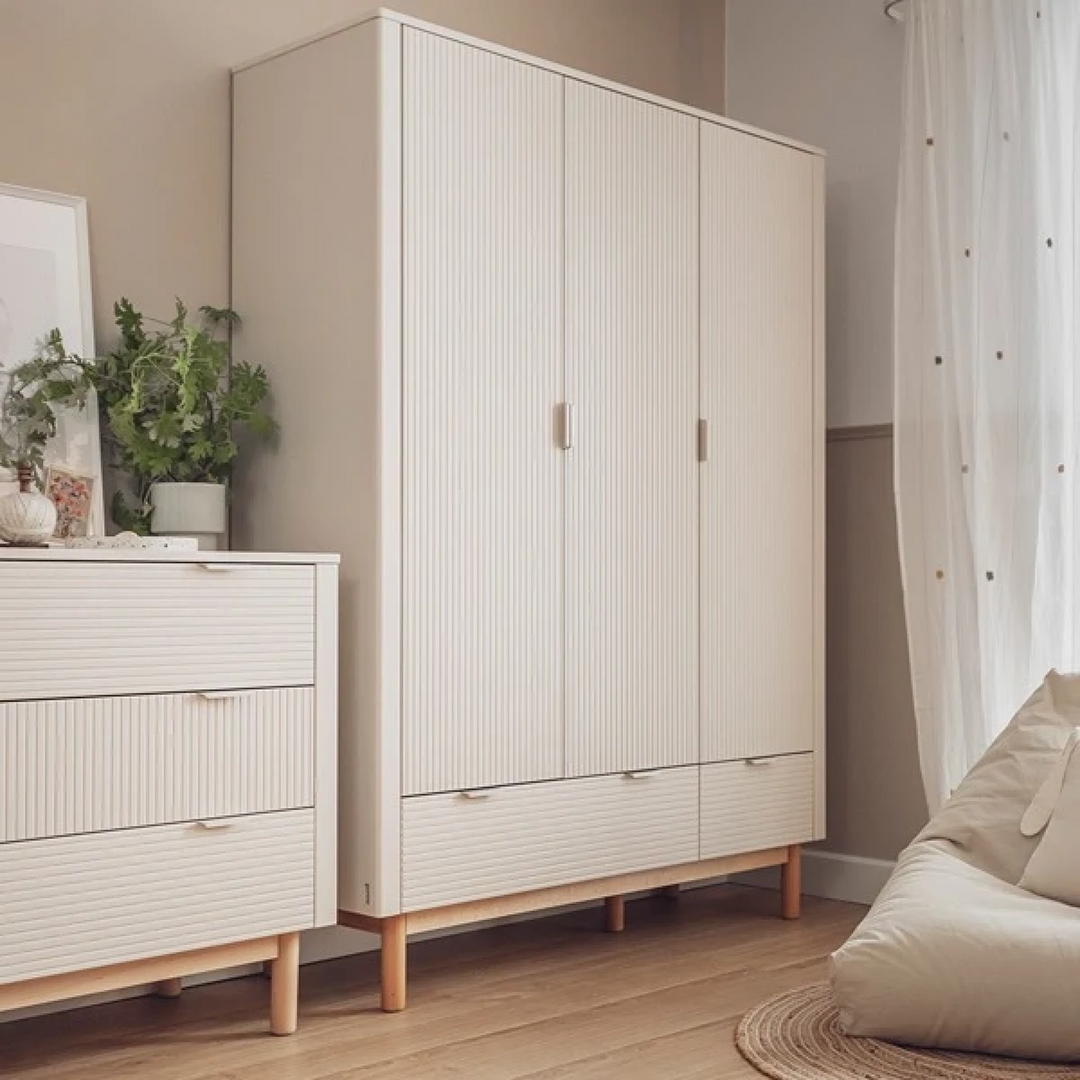 Pinio Miloo 3-Door Wardrobe