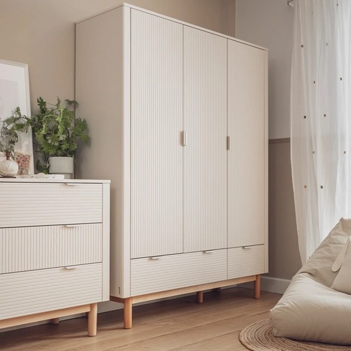 Pinio Miloo 3-Door Wardrobe