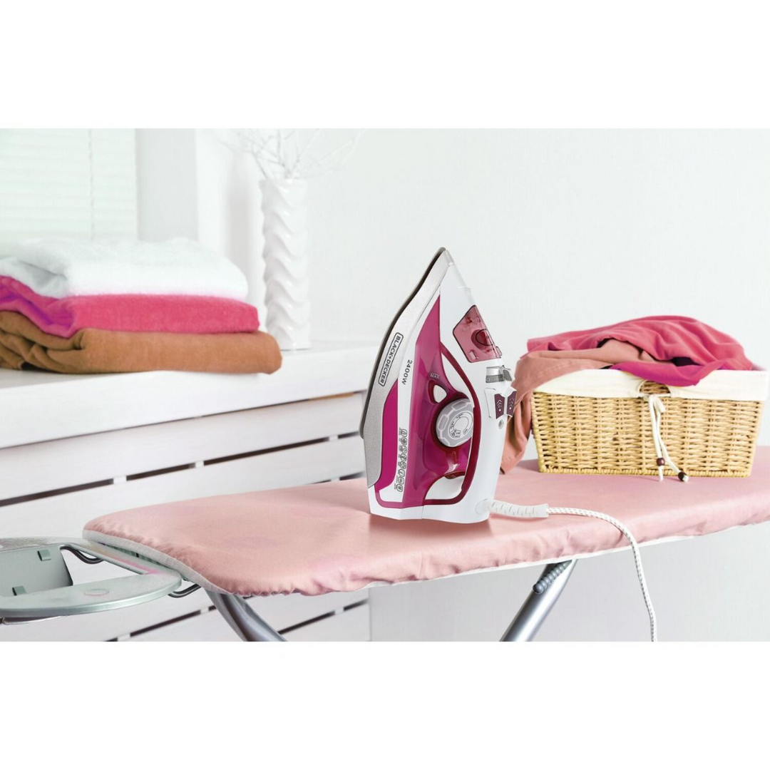 Black &amp; Decker Steam Iron with Ceramic Soleplate 2400W