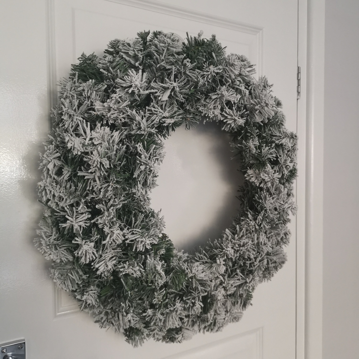 Frosted Imperial Indoor Christmas Wreath – Snow Dusted Artificial Pine