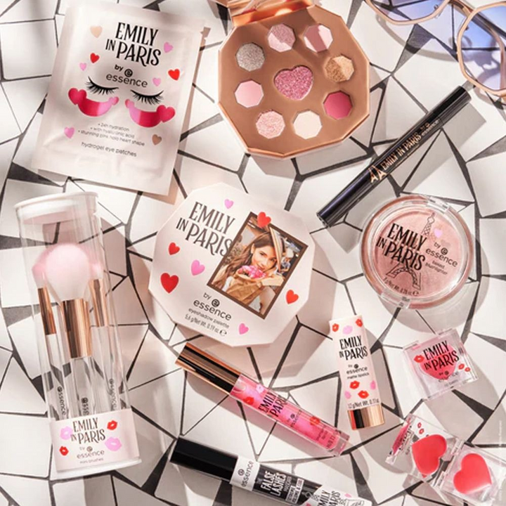 زيت الشفاه إيسنس إيميلي إن باريس النفّاخ 01