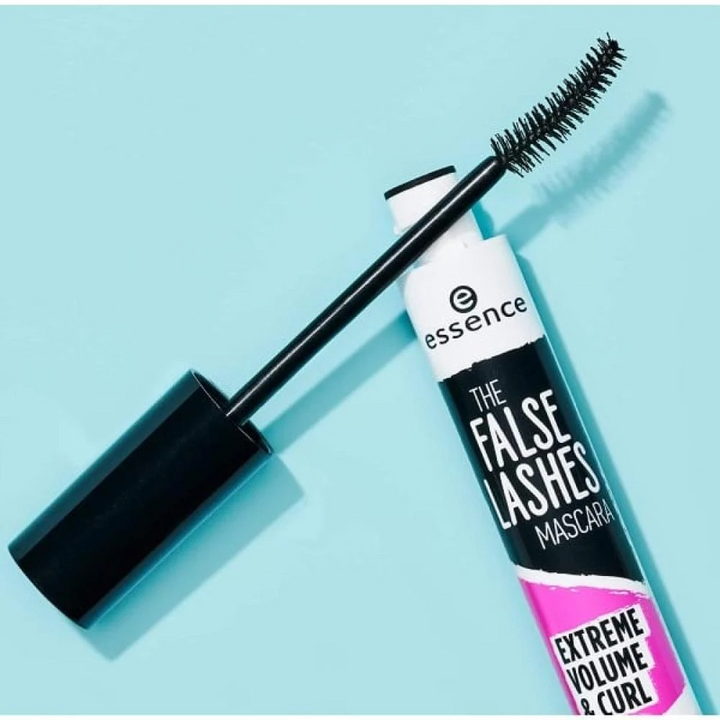 Essence The False Lashes Mascara Extreme Volume &amp; Curl with innovative curl fiber brush