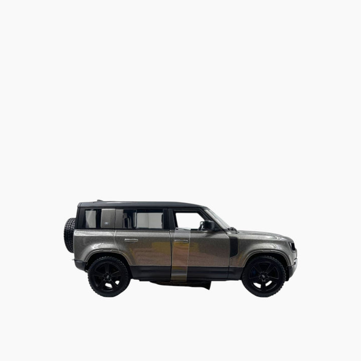 Maisto Burago Land Rover Defender (2022) 1:25 Collection A (No Stand)