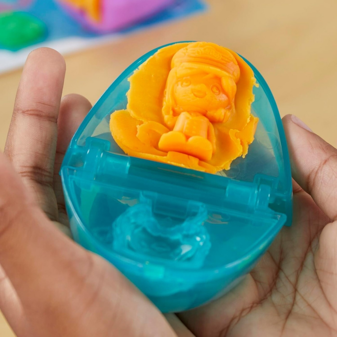 Play-Doh Airplane Explorer set with rolling aeroplane and world map playmat