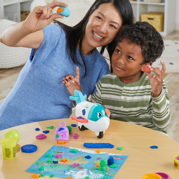 Play-Doh Airplane Explorer set with rolling aeroplane and world map playmat