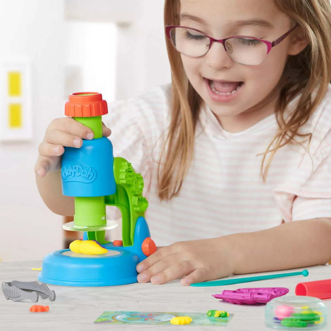 Play-Doh Light &amp; Look Microscope Playset with science tools and 5 colors