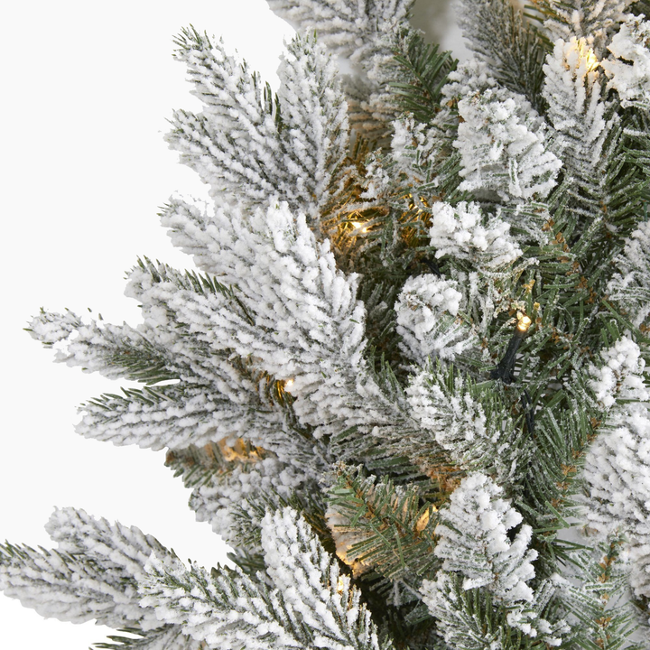 Frosted Imperial Indoor Christmas Wreath – Snow Dusted Artificial Pine