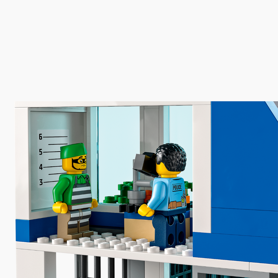 Lego Police Station 668-piece construction set