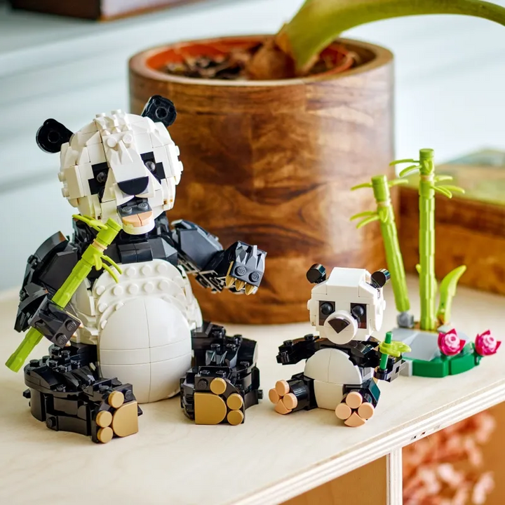 Lego Wild Animals Panda Family 626-piece construction set