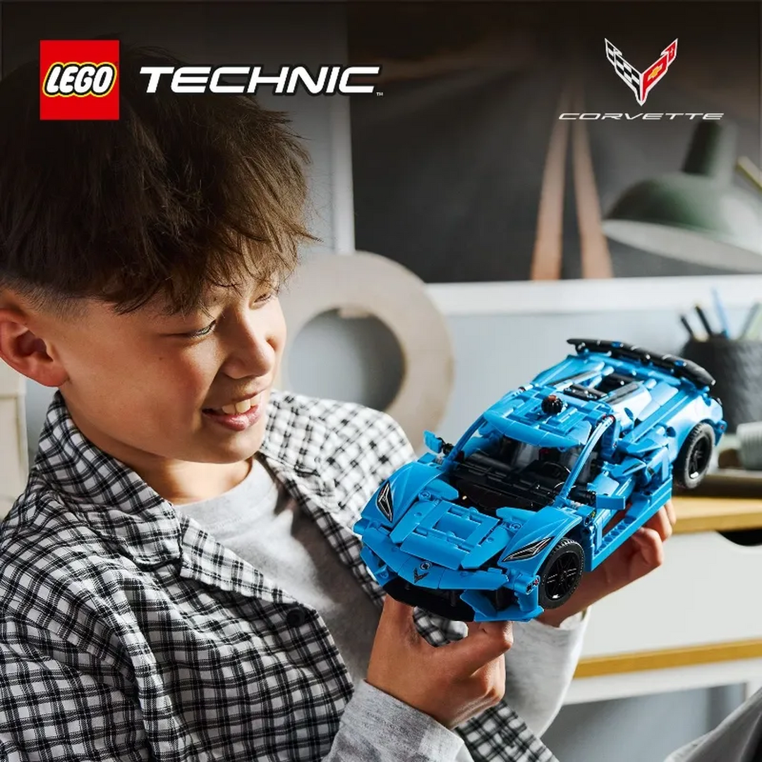Lego Chevrolet Corvette Stingray blue 732-piece construction set