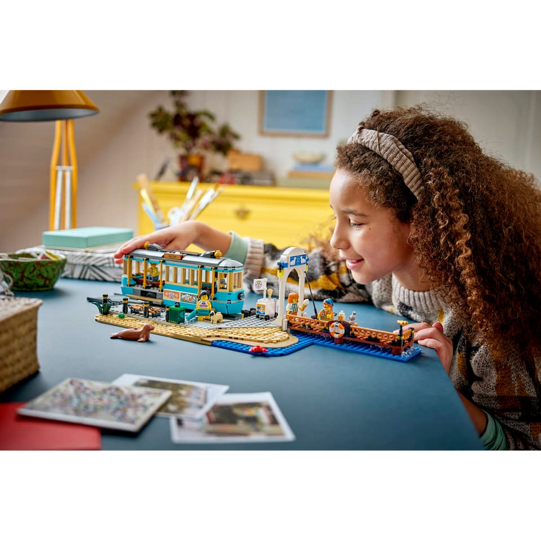 LEGO Classic Beach Streetcar