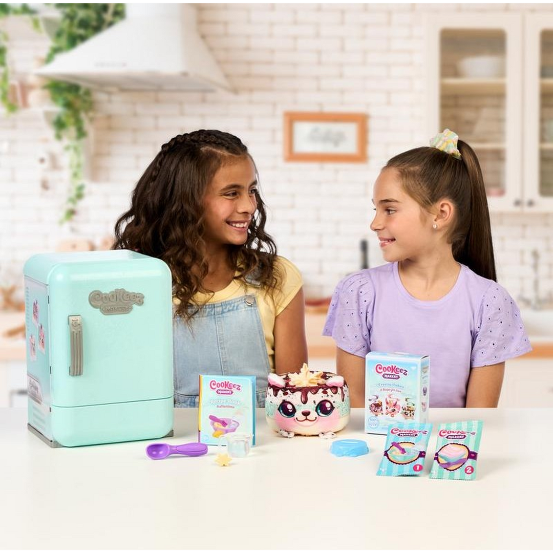 Moose Cookeez Makery Freezy Cakez Fridge Playset for children