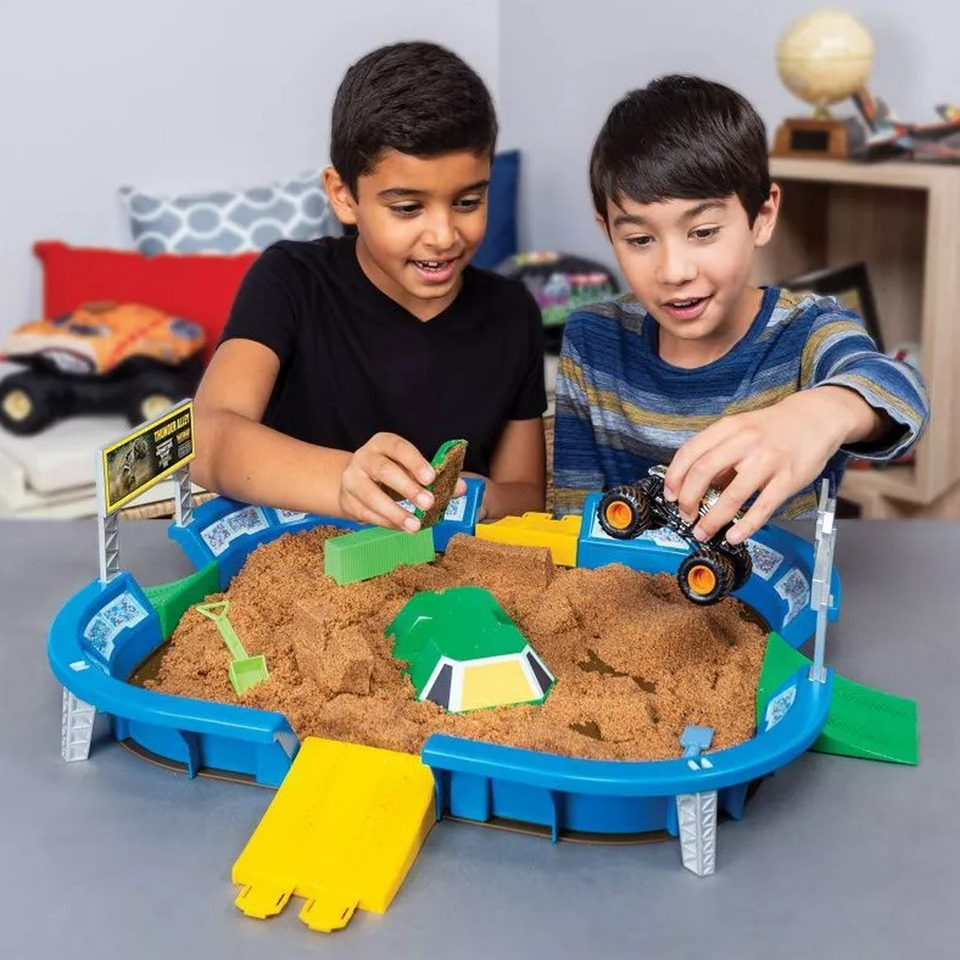 Monster Jam Kinetic Dirt Arena Playset with 2 lbs of Monster Dirt and exclusive truck