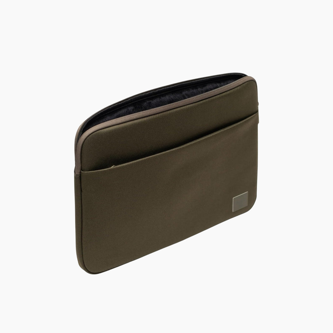 Herschel Denman Sleeve Tech OS 15-16 Inch