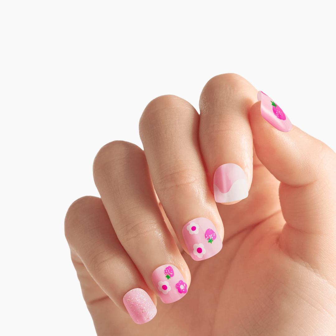 Hot Focus Luxe Lacquer Strawberry press-on nails with 3D decorations