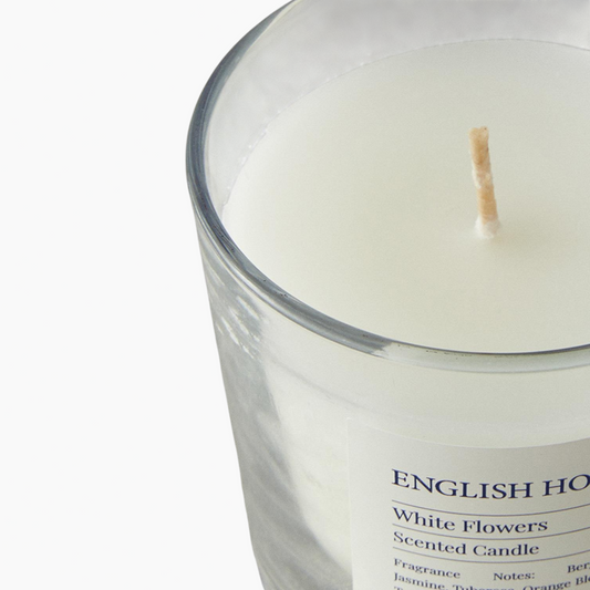شمعة معطرة EH Living بالزهور البيضاء 120 جرام