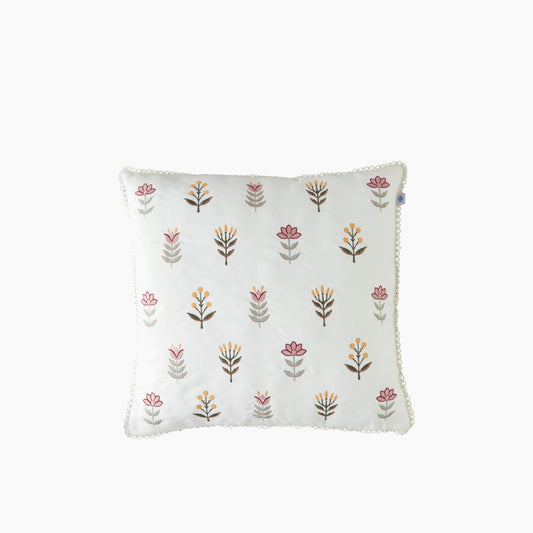 EH Living وسادة زخرفية مطرزة Zaira مقاس 45x45 سم لون بيج فاتح