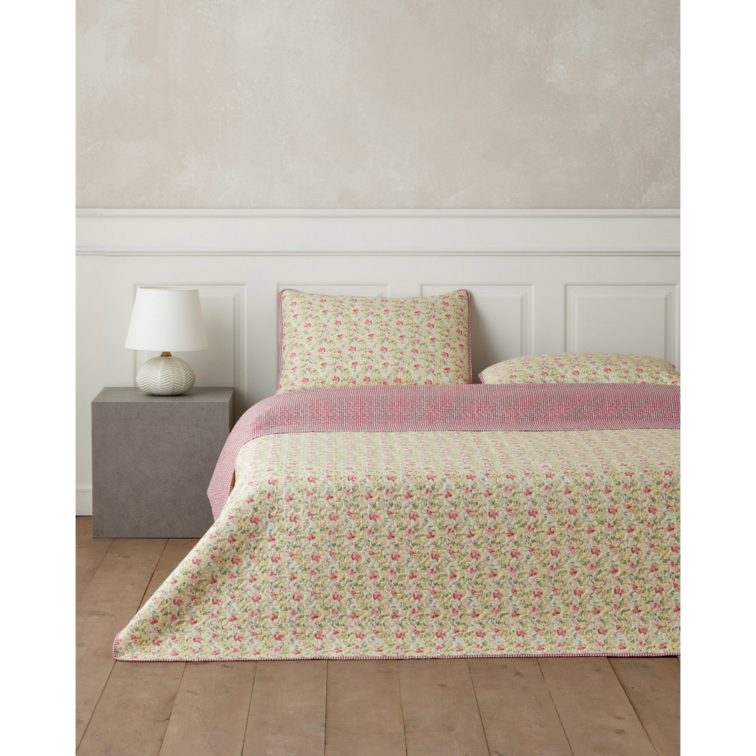 Scarlet Bloom Bed Spread Set Red.