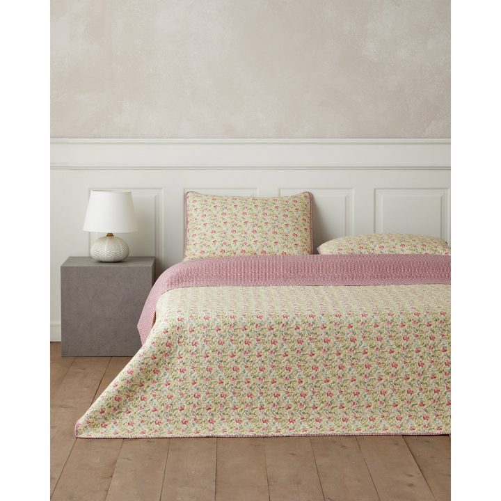 Scarlet Bloom Bed Spread Set Red.