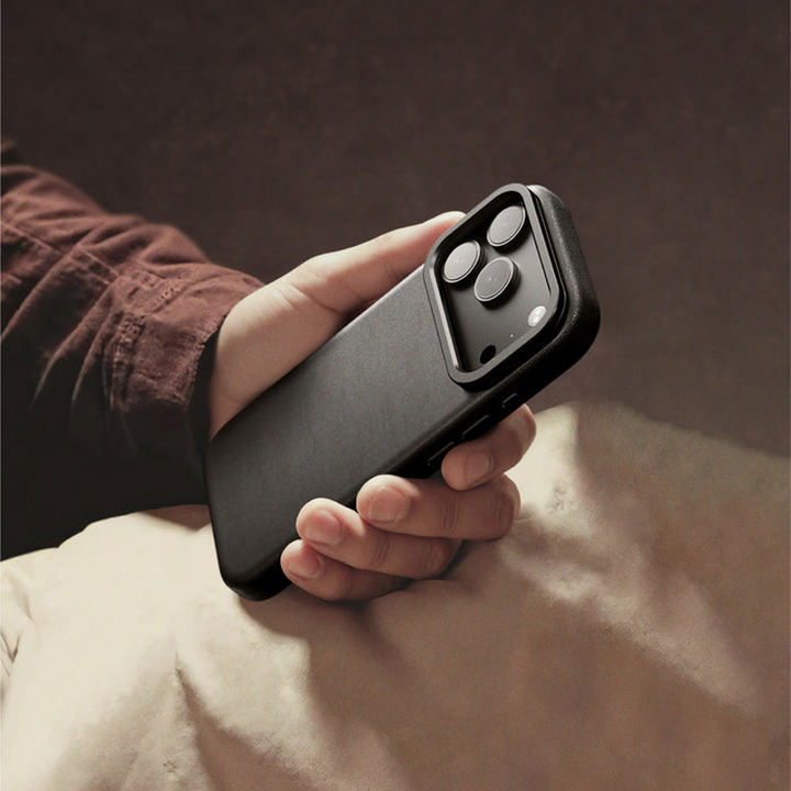 Amazing Things Glamour Allskin MagSafe Case – iPhone 17 Pro Max