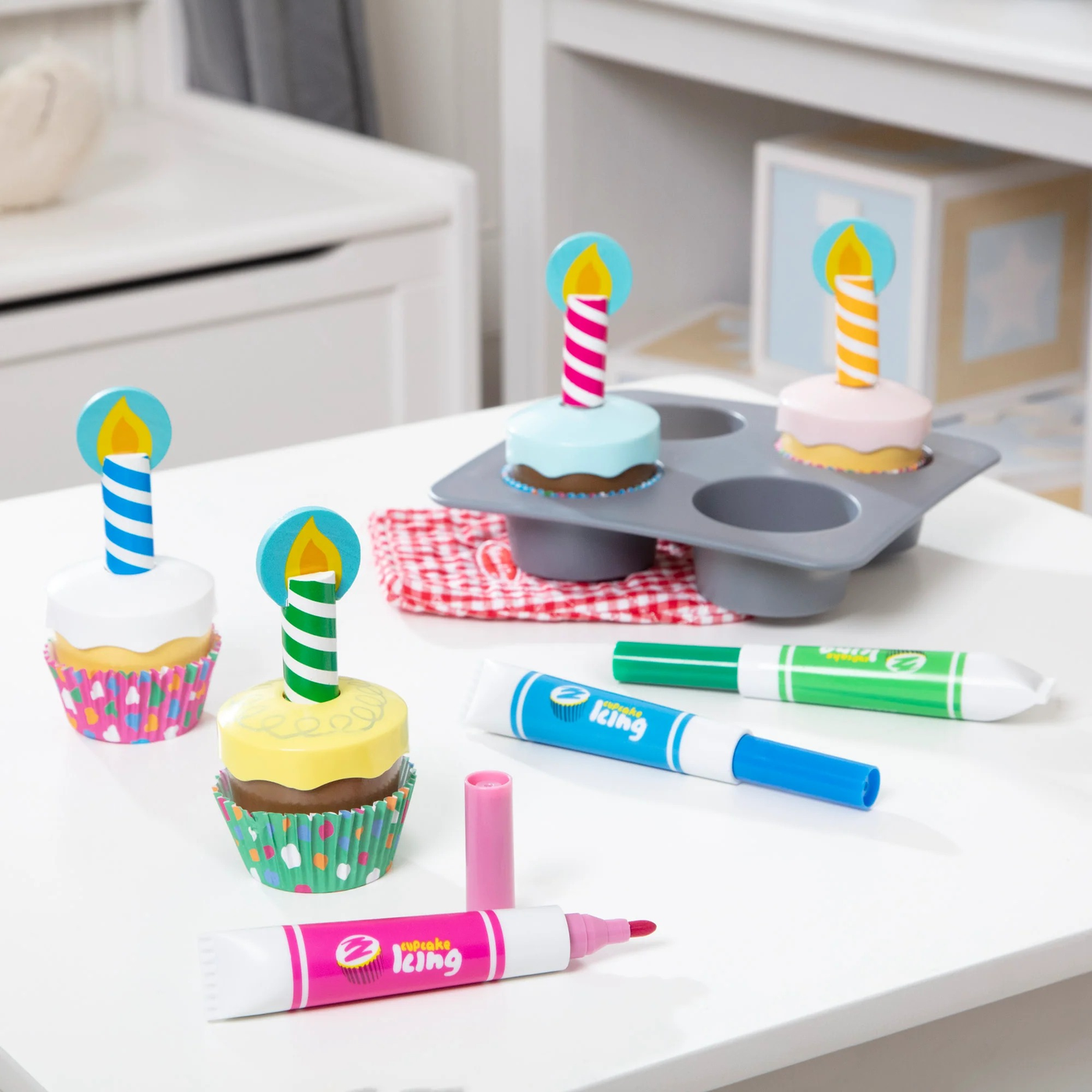 Melissa & Doug Bake & Decorate Cupcake Set Play Food Melissa & Doug Bake & Decorate Cupcake Set Play Food