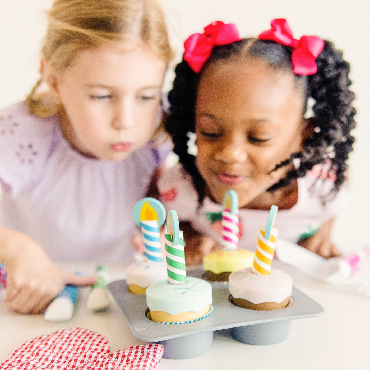Melissa & Doug Bake & Decorate Cupcake Set Play Food Melissa & Doug Bake & Decorate Cupcake Set Play Food