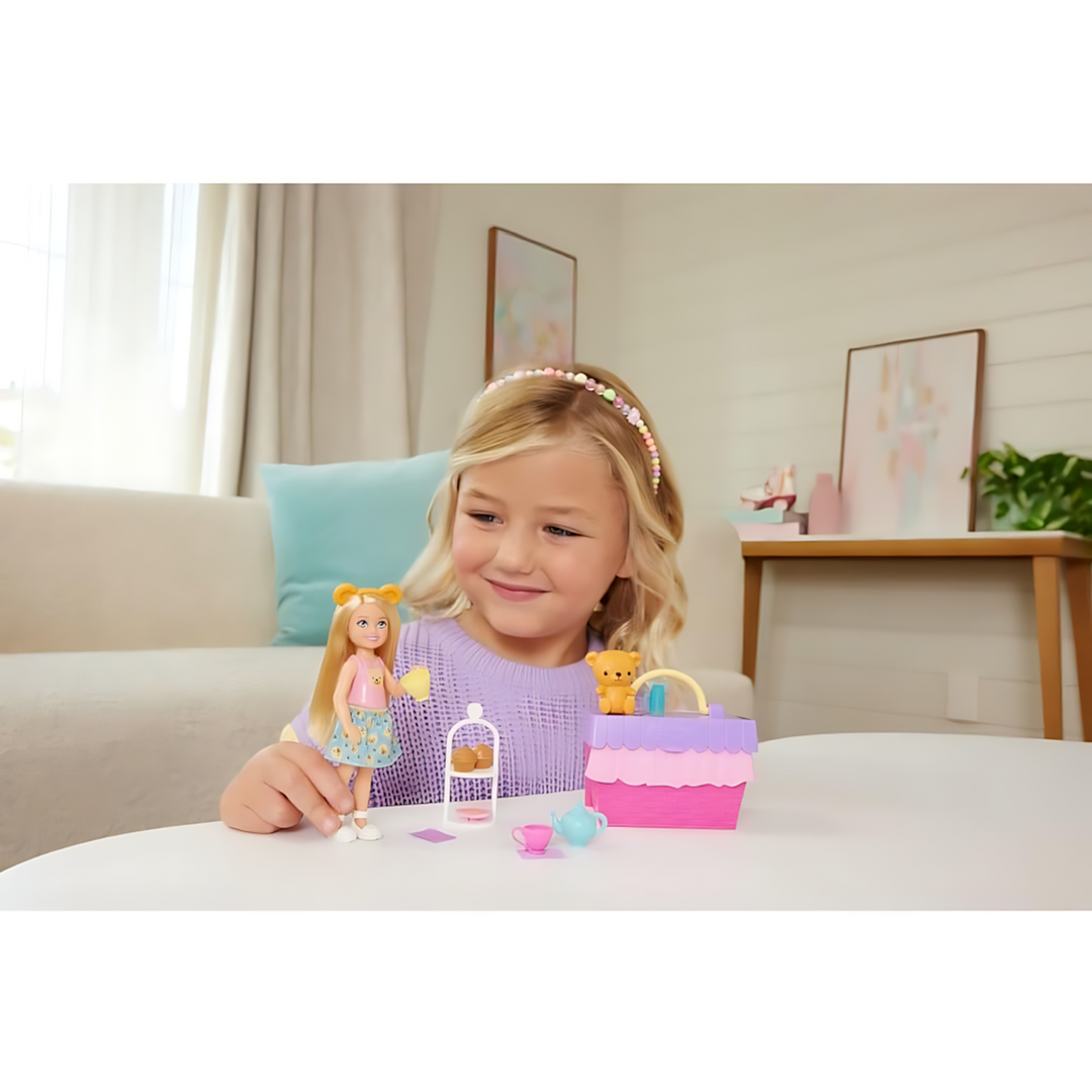 Barbie_ClubChelsea_AndTeaPartyPlayset_framed - HUNA