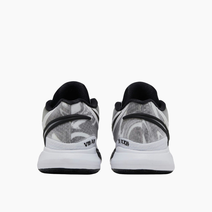 Nike Kyrie 8 &