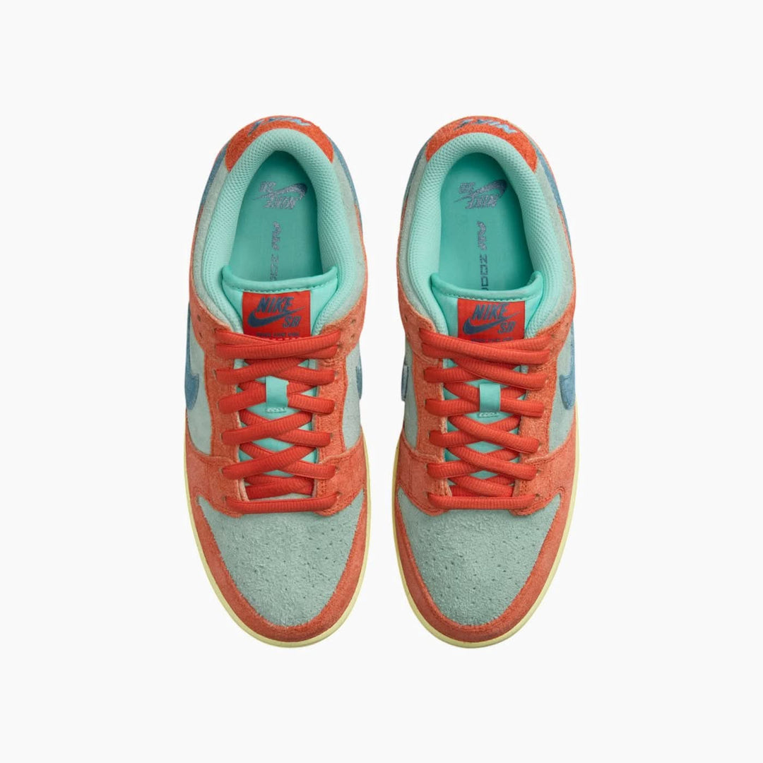 SB Dunk Low &